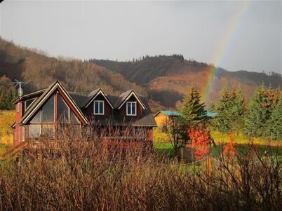 NamaStay ~Spectacular Views in Scenic, Convenient  Location