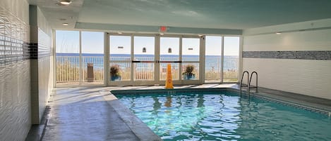 屋内プール、温水プール