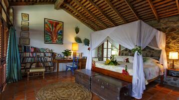 3 bedrooms, in-room safe, desk, iron/ironing board