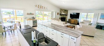Private Heated POOL, BEACH- 4 min walk, 4 B/4B HUGE Beautiful Home