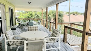 Outdoor dining - Pvt Htd POOL, 4 min walk to BEACH, 9 bed-4 B/4B w/ InLaw suite, HUGE Lovely Home (Daytona Beach)