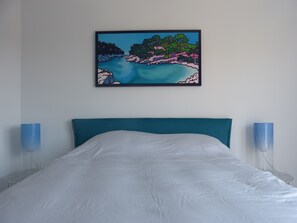 1 habitación, tabla de planchar con plancha, cuna de viaje y wifi