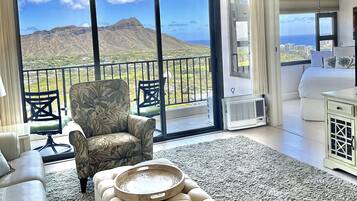 Televisión, reproductor de DVD y estéreo