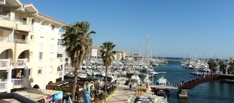 LOCATED APARTMENT IN PORT FREJUS