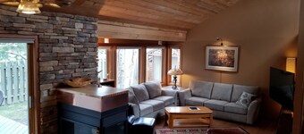 Chugach Foothills Chalet -- a charming, quiet east Anchorage retreat!