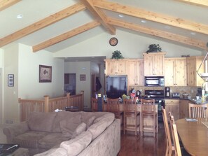 تلفزيون ذكي، مدفأة، ألعاب فيديو، مشغل دي في دي