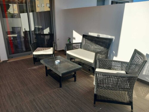 OLHAO, Quelfes, house built in 2015, bright, modern, well-equipped, with terraces.