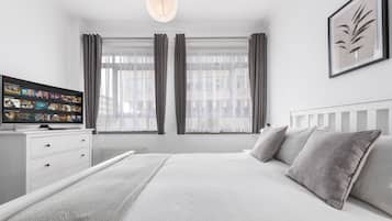 1 slaapkamer, een strijkplank/strijkijzer, gratis wifi, beddengoed