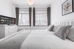 1 slaapkamer, een strijkplank/strijkijzer, gratis wifi, beddengoed