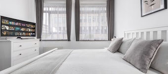 Adjacent to Buckingham Palace & Westminster Abbey