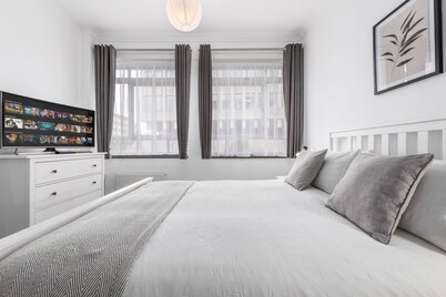 Adjacent to Buckingham Palace & Westminster Abbey