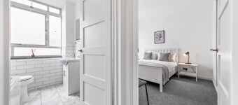 Adjacent to Buckingham Palace & Westminster Abbey