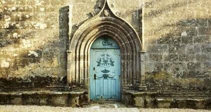 Authentic Breton village and small house by the sea