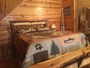 2 bedrooms, desk, free WiFi, bed sheets - Charming Log Cabin with Wood Burning Fireplace – 1 mile from Downtown Hayward (Hayward)