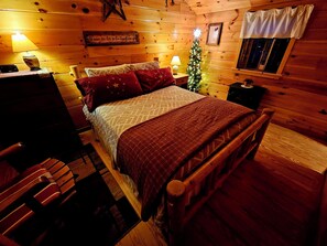 1 bedroom, WiFi, bed sheets - Charming, quiet cabin with NEW private hot tub! (Confluence)