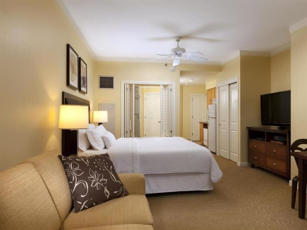 1 makuuhuone, tallelokero huoneessa, pimennysverhot, silitysrauta/-lauta