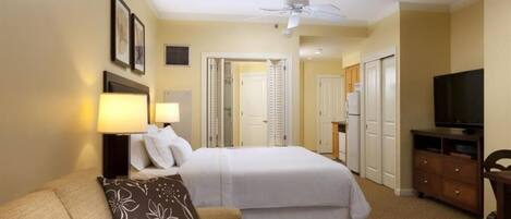 1 makuuhuone, tallelokero huoneessa, pimennysverhot, silitysrauta/-lauta