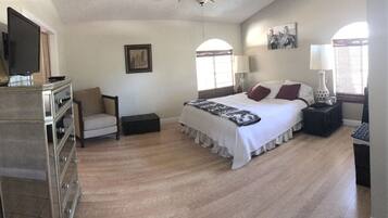 4 Schlafzimmer, Schreibtisch, kostenloses WLAN, Bettwäsche