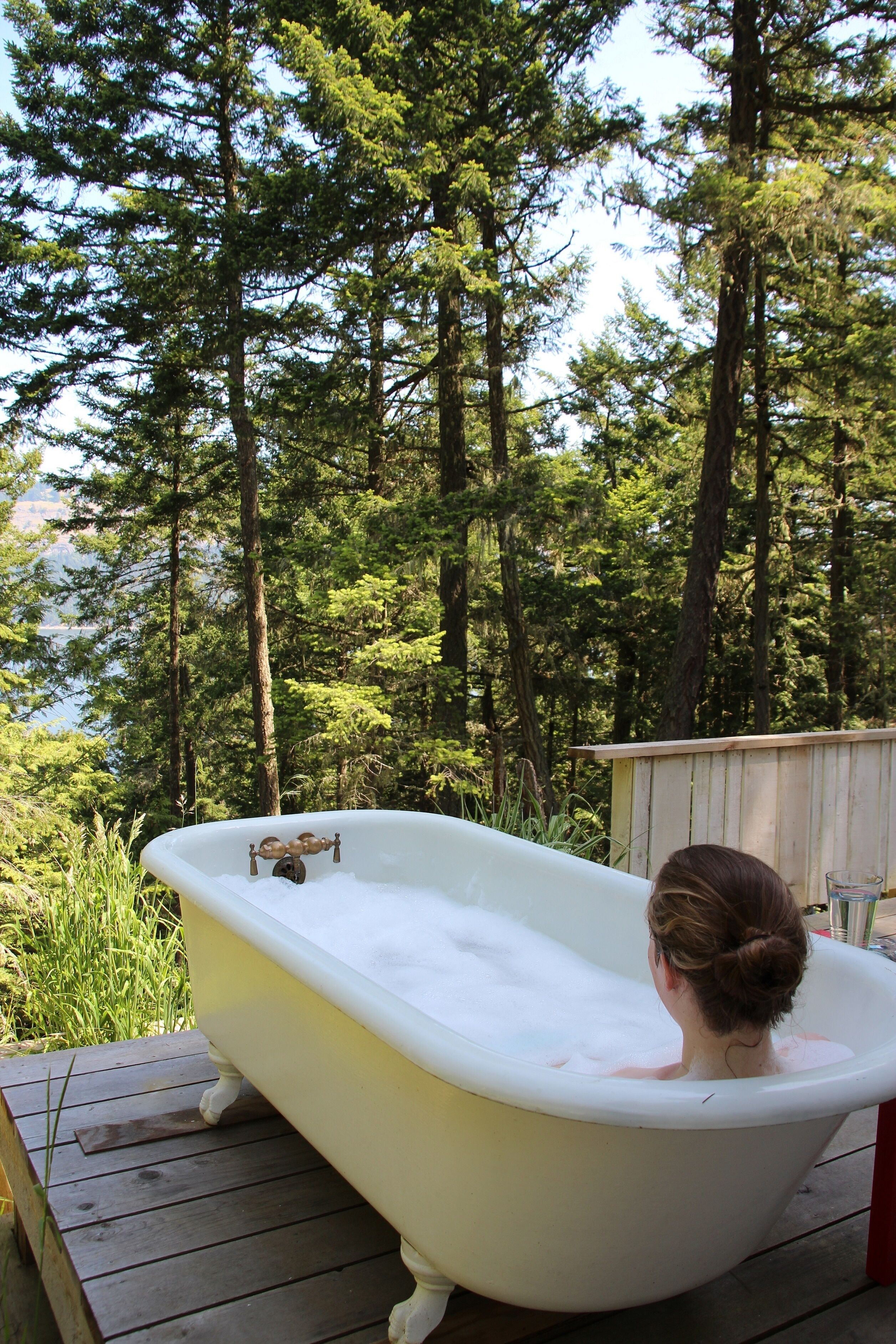 Outdoor spa tub