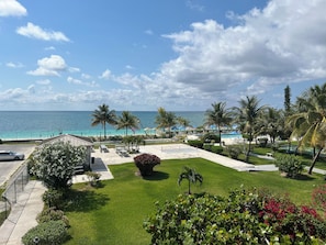 Property grounds - Newly Renovated 1000 Sq/ft Ocean View, Coral Beaches, Freeport, Grand Bahamas (Freeport)