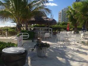 Outdoor dining - Newly Renovated 1000 Sq/ft Ocean View, Coral Beaches, Freeport, Grand Bahamas (Freeport)