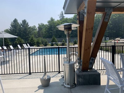  Ski-in/Ski-out Condo with central air -Seasons on Mt. Snow