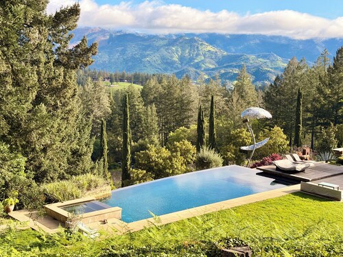 Luxury Vineyard Guest House with Amazing Views, Pool, Pickle Ball & Tennis!