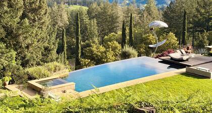 Luxury Vineyard Guest House with Amazing Views, Pool, Pickle Ball & Tennis!
