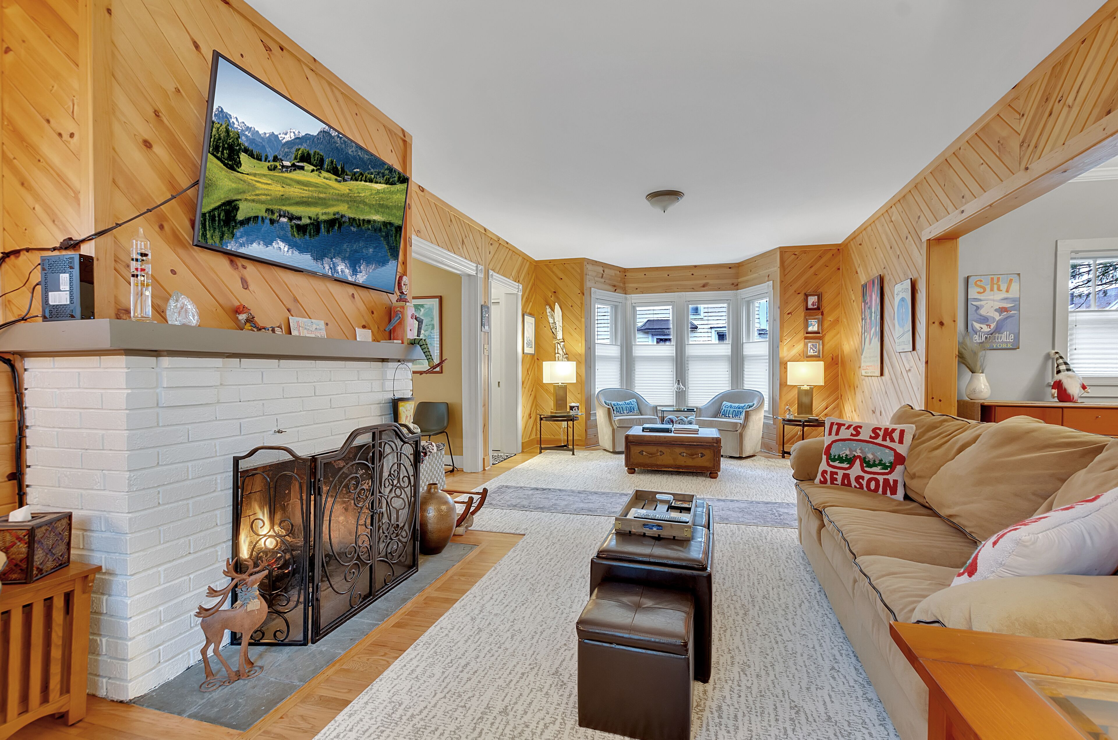 House in Ellicottville Village.  1 minute walk to bars, restaurants and shops!!