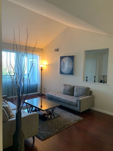 Ylellinen Apt 10 min - Stanford Uni / PA keskusta