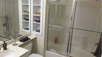 Combined shower/bathtub, hair dryer, towels, soap