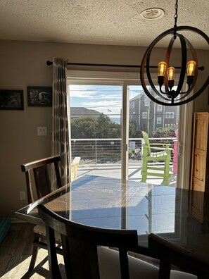 Interior - Edge of the Sand, Ocean View, Beach Access across street Includes Linens & Towel (Surf City)
