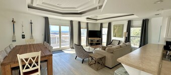 New Renovation 2024 Direct Gulf View! White Beach Dolphins 4 Bedrooms, 3.5 bath