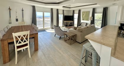 New Renovation 2024 Direct Gulf View! White Beach Dolphins 4 Bedrooms, 3.5 bath