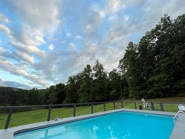 Pool - Come enjoy the fall colors! (Walland)