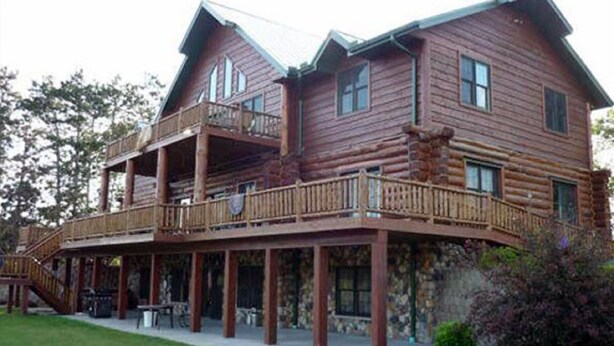 A large log cabin with a balcony and a covered porch. - Luxurious & Spacious!  A Great Place For Family, Friends, Reunions & Corporate! (Adams)