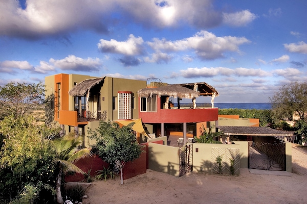 1st floor complex, deck with ocean view, and dipping pool. 200 feet to beach.