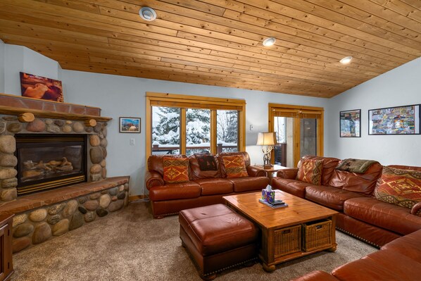 TV, fireplace, DVD player, stereo