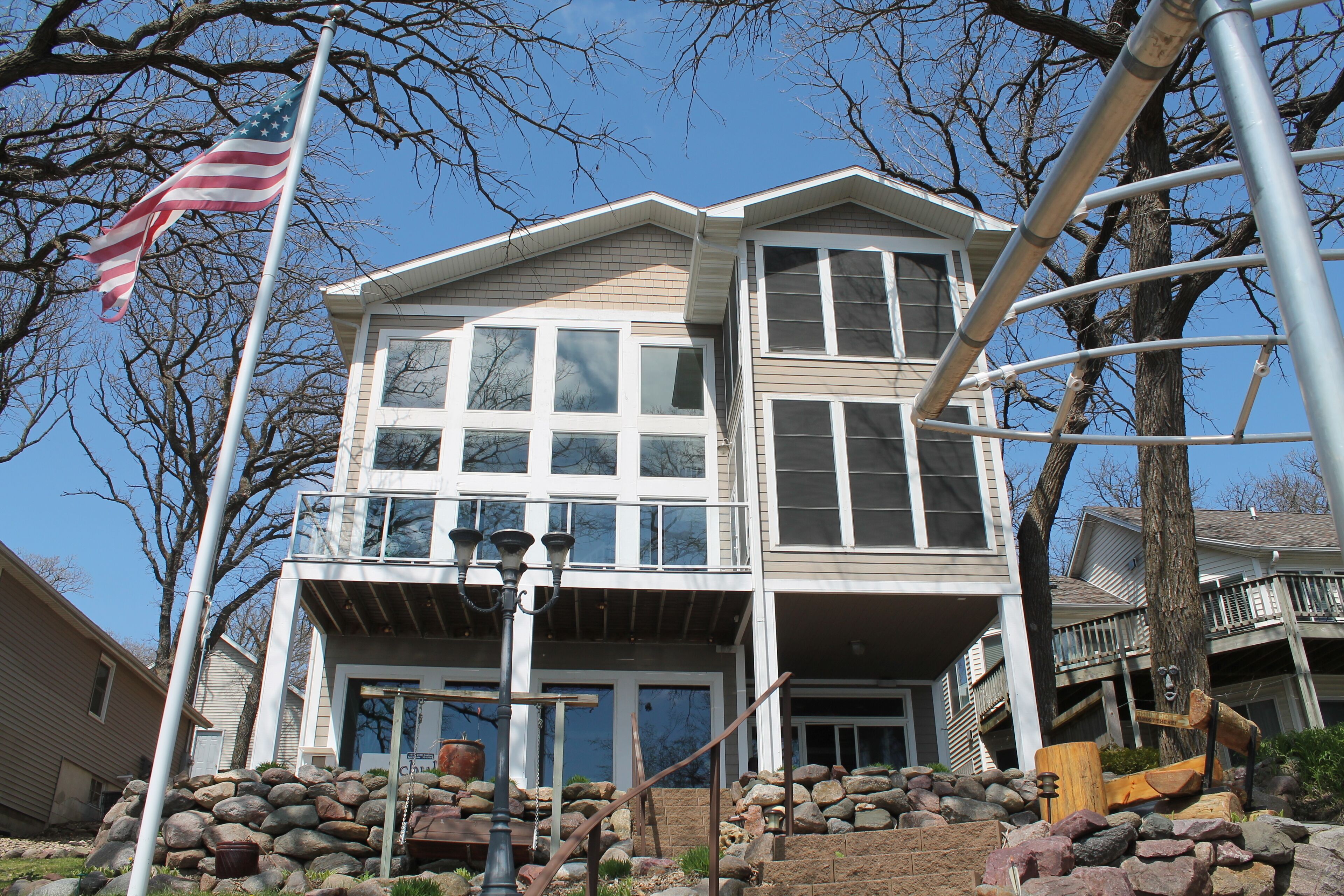 East Okoboji  Luxurious Lakefront Vacation Home - 5 Bedroom -Sleeps up 18+