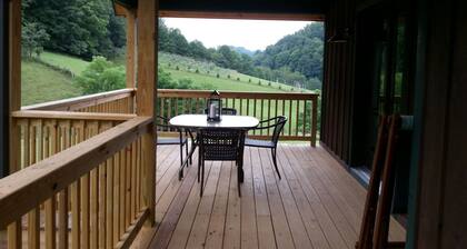 A Unique Mountain Cottage On A Farm With Great Fishing, Trails And Parks Nearby