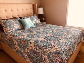 2 bedrooms, iron/ironing board, travel crib, free WiFi - Quiet Guest Home With Beautiful Views + Pool and jacuzzi! (Bonsall)