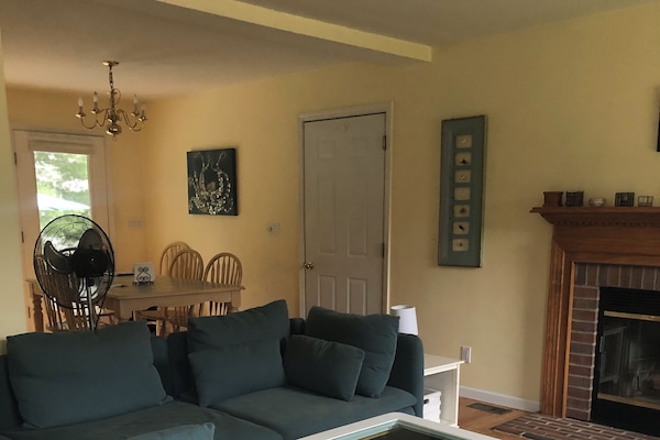 TV, DVD-spiller, fotballspill og bøker