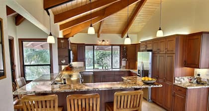 Luxury Oceanfront Escape – A/C, Hot Tub, 5 bedrooms & Stunning Ocean Views!
