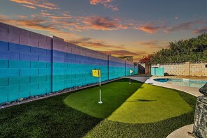 Property grounds - Old Town Scottsdale Getaway with Pool, Hot Tub, Private Putting Green & Foosball (Scottsdale)