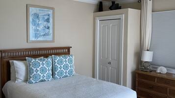 1 slaapkamer, een strijkplank/strijkijzer, gratis wifi, beddengoed