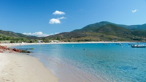 On the beach - Apartment in the Gulf of Lava, beautiful sea view and 50 meters from the beach. (Alata)