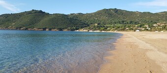 Appartamento nel golfo di Lava, splendida vista mare e 50 metri dalla spiaggia.