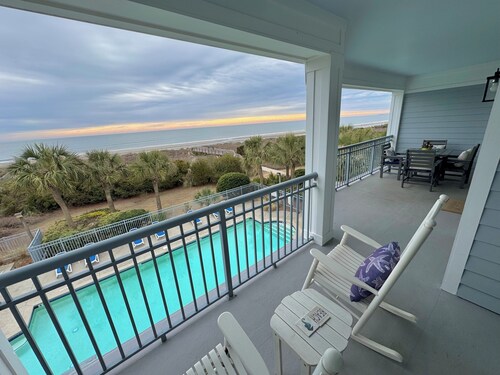 Ocean Boulevard Oasis - Beachfront, Spectacular Ocean View, Pool, Beach Access!