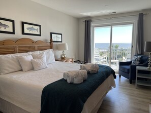 3 chambres, fer et planche à repasser, lit de bébé portatif