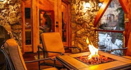 Carriage House on the Stream • Hot Tub • Walk to Sundance • Mountain Cabins Utah